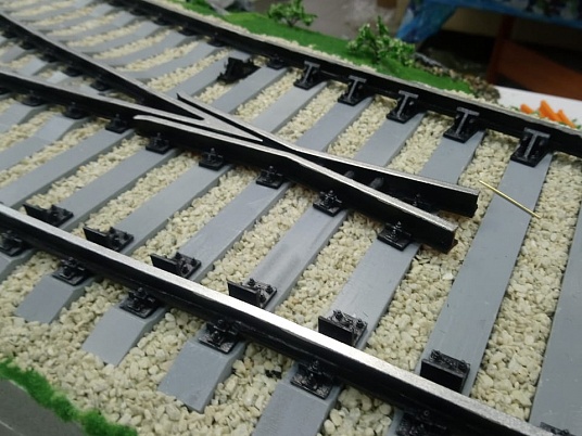 Действующий макет одиночного стрелочного перевода