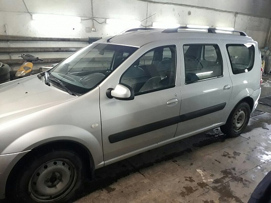 Реклама автомобиля Ларгус "Сервисный центр Ормет"