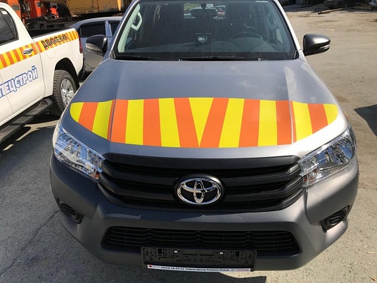 Брендирование автомобилей сопровождения прикрытия под ключ