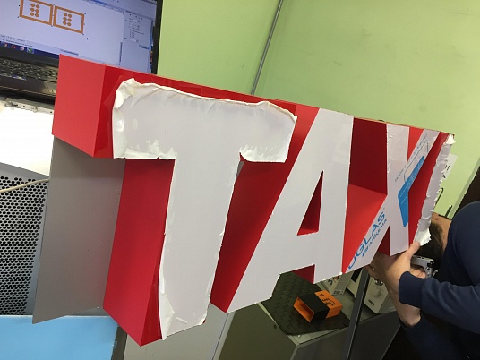 Световая вывеска такси 
