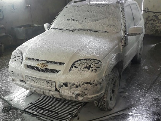 Реклама автомобиля Нива Шевроле компании Строй Эксперт