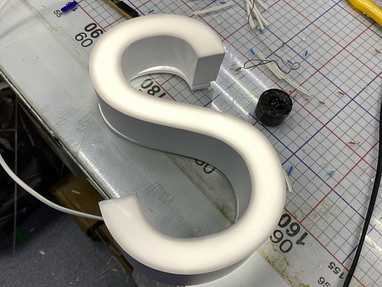 Изготовление световой вывески Mosteo 