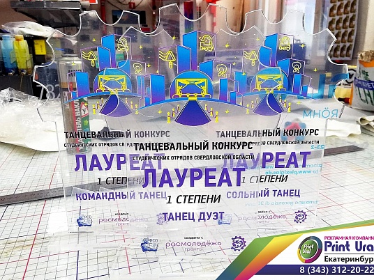 Сувенирные подарочные статуэтки ( кубки )