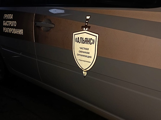 Брендирование автомобиля светоотражающей пленкой