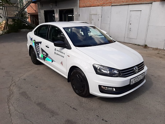 Реклама на автомобиль из голографической пленки