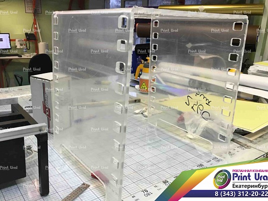 Столы из оргстекла